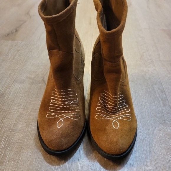 Skecher Brown Suede Cowboy Style Ankle Boots Size 7 - Picture 1 of 5